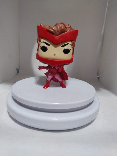 Funko Pop Scarlet Witch (sem base e sem caixa) - Marvel 80 Years - #552