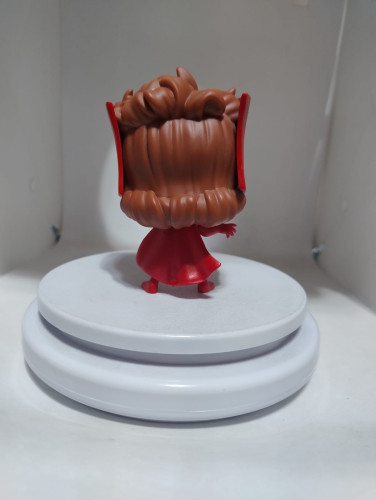 Funko Pop Scarlet Witch (sem base e sem caixa) - Marvel 80 Years - #552
