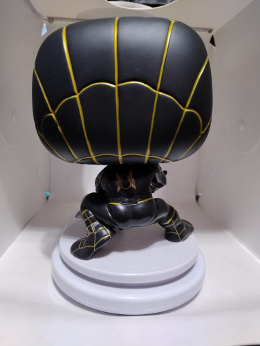 Funko Pop Spider-Man Black & Gold Suit 10-Inch (sem Caixa) - Marvel - #921