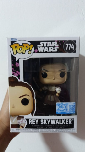Funko Pop Star Wars 774 - Rey Skywalker Star Wars #774 - Produto Original