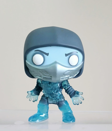 Funko Pop Sub-Zero *Exclusivo GameStop*-Mortal Kombat-2