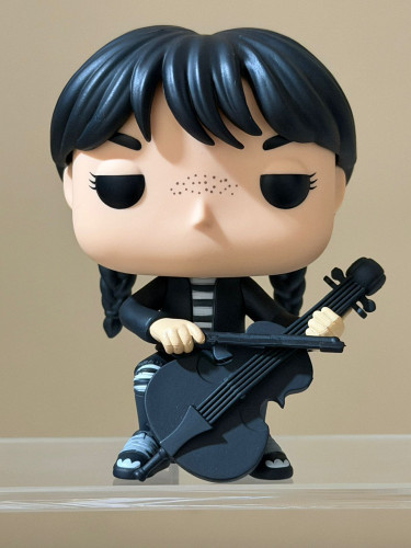 Funko Pop Wednesday With Cello Wednesday #1310 - Produto Original