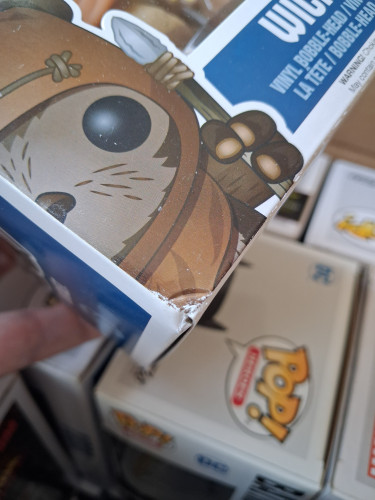 Funko Pop Wicket - Vaulted - Com Defeito De Fabricação E Com Detalhes Na Caixa - Stars Wars - #26
