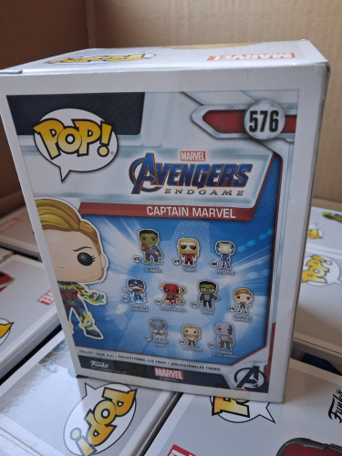 Funko Pop Captain Marvel - Vaulted - Com Detalhes Na Caixa - Avengers Endgame - #576