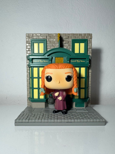 Funko Pop GINNY WEASLEY WITH FLOURISH AND BLOTTS - Harry Potter - #139