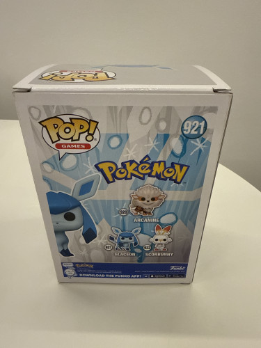 Funko Pop GLACEON FLOCKED - Pokemon - #921