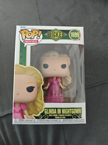 Glinda in nightgown - Wicked  #1699