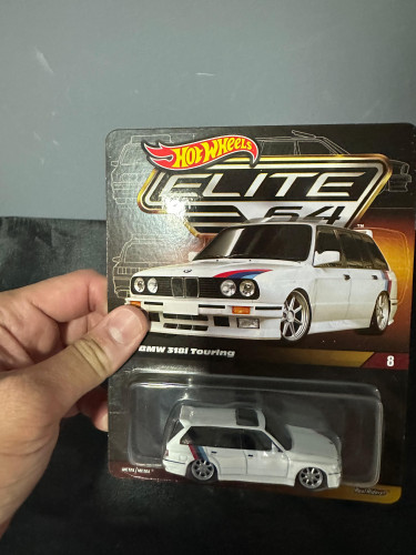 Action Figures Hot Wheels Elite 64 1990 Bmw 318i Touring - BMW - #