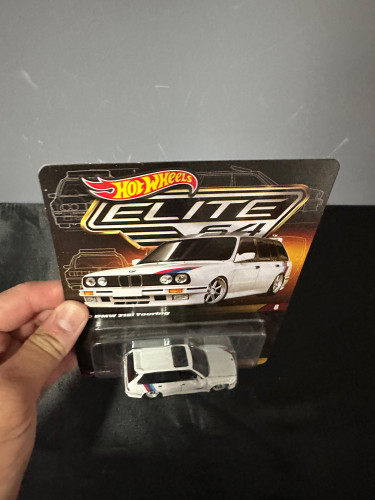 Action Figures Hot Wheels Elite 64 1990 Bmw 318i Touring - BMW - #