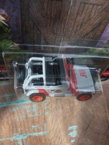 Action Figures Hot Wheels Premium Jurassic World 92 Jeep Wrangler Sahara - Jurrasic World - #
