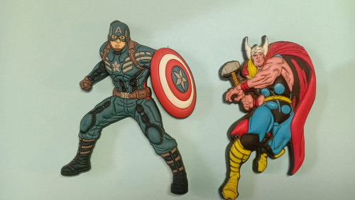 Placas e Quadros Decorativos IMÃ COLECIONÁVEL – CAPITÃO AMÉRICA & THOR-Avangers-