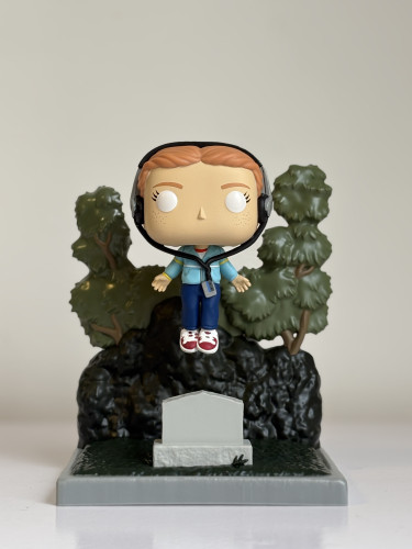 Funko Pop Max At Cemetery - Max No Cemiterio Stranger Things #1544 - Produto Original