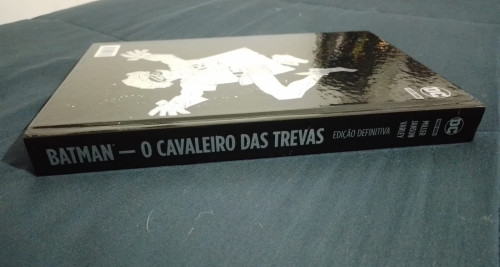 Batman o Cavaleiro das Trevas Edição Definitiva (Capa Metalizada) - Dc Comics - #4
