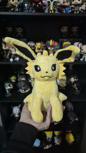 Pelucia Jolteon Média pokemon 💛⚡️ Pokemon # - Produto Original