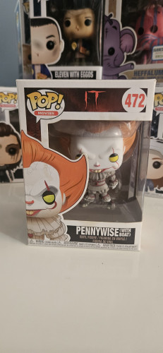 Funko Pop Pennywise with boat olho amarelo. Caixa com desgaste do tempo na tampa-IT Pennywise-472