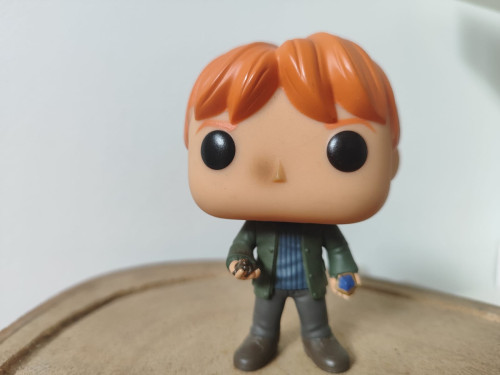 Ron Weasley segurando Sapo de Chocolate - LOOSE (sem caixa) - Versão do trem, mas NÃO acompanha o trem Harry Poter #21 - Produto Original