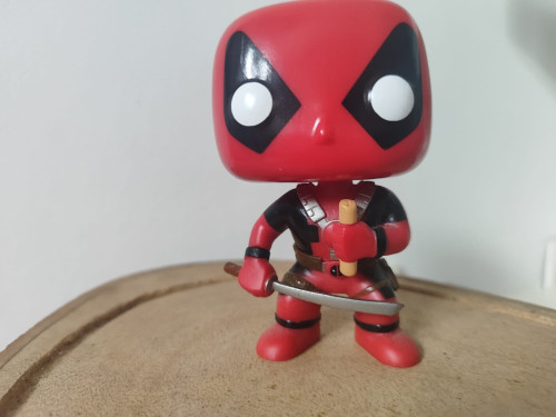 Deadpool - LOOSE (sem caixa) - Versão do truck das chimichangas, mas sem o veículo Deadpool #10 - Produto Original