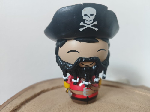 Dorbz Ridez Wicked Wench Captain With Pirate Ship - LOOSE (sem caixa) e SEM o navio Dorbz Vinyl #29 - Produto Original