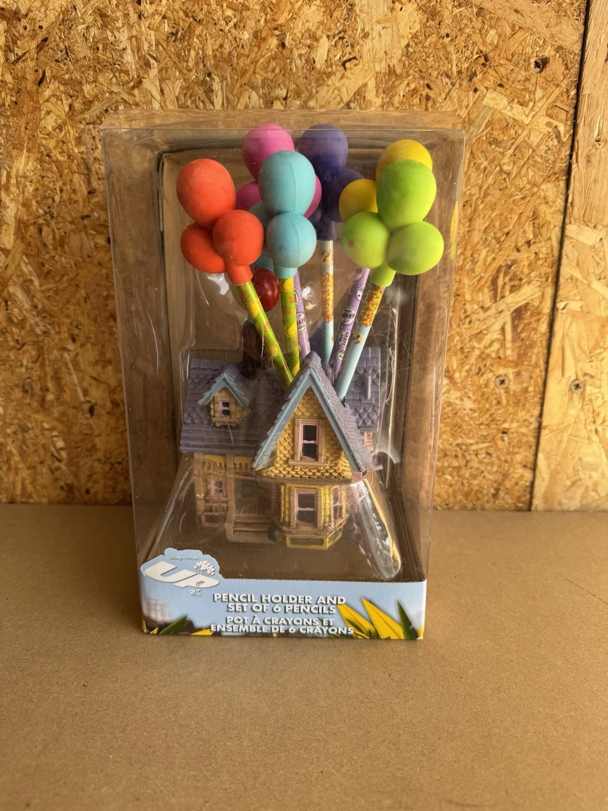 Porta-lápis Disney Store UP e 6 lápis Carl's House balões aventura novo na caixa Disney Up Altas Aventuras # - Produto Original