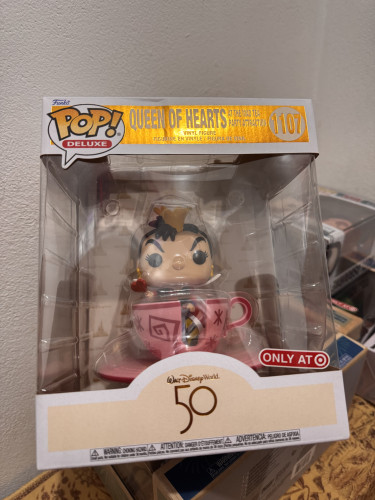 Queen Of Hearts At The Mad Tea Party Atraction Disney #1107 - Produto Original