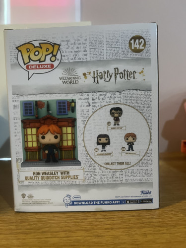 Funko Pop Ron Weasley With Quality Quidditch Suplies #142 - Harry Potter - #142