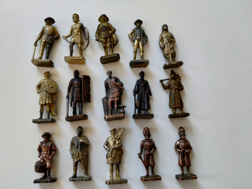 Action Figures Soldados Kinder Ovo - Estátuas - #