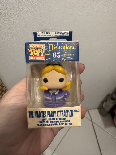 The Mad Tea Party Attraction And Alice Disney #0 - Produto Original