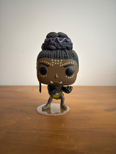 Funko Pop Shuri (tombando para frente) Pantera Negra #276 - Produto Original