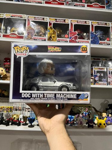 Funko Pop! Doc with Time Machine w/protector Back To The Future #133 - Produto Original